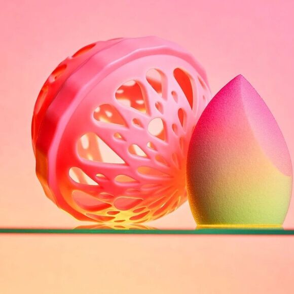 The Original MakeUp Eraser The Sponge - Picture 2 of 13